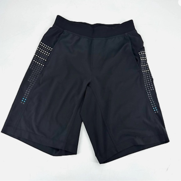 - Lululemon shorts men’s  black with pockets 10.5" inseam - Picture 1 of 9